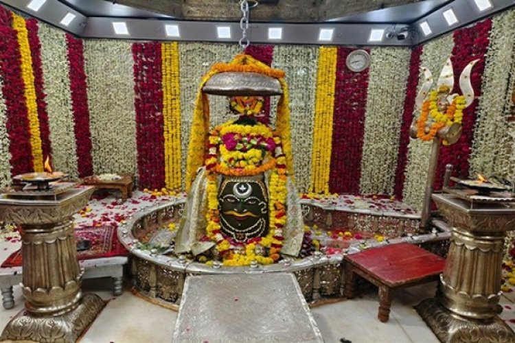 महाकाल मंदिर में दर्शन के नाम पर धोखाधड़ी के मामले में मंदिर प्रशासक गणेश धाकड़ को हटाया गया