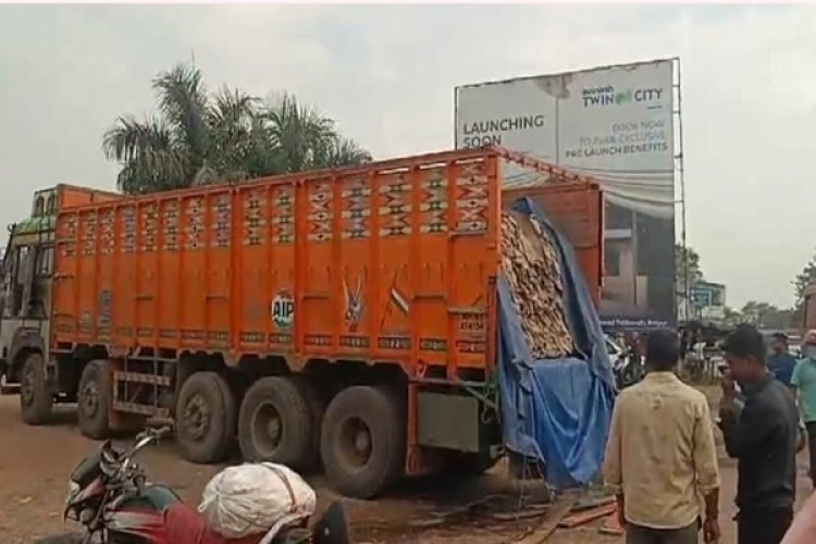 गाय की खाल से भरा ट्रक पकड़ाया, ड्राइवर सहित दो गिरफ्तार…