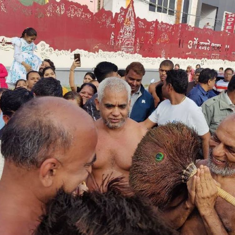 इंदौर में दो मुनियों का महामिलन:मुनि पूज्य सागरजी बोले- मुनि प्रमाण सागरजी महाराज बड़े भैया और पिता के समान, समाजजन हर्षित