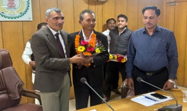 कलेक्टर रणबीर शर्मा ने उनके स्वस्थ, सुखमय और दीर्घायु जीवन की कामना की