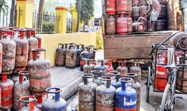 कॉमर्शियल गैस सिलेंडर सस्ते, घरेलू गैस के दाम यथावत