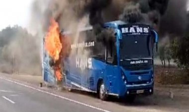 हादसा : मुंबई से इंदौर आ रही बस में लगी आग, ड्राइवर की सूझबूझ से बची यात्रियों की जान
