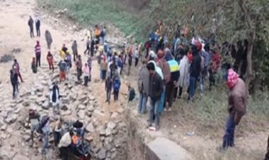 बिहार में हादसा, अनियंत्रित होकर बाइक नहर में गिरी, तीन युवकों की मौत