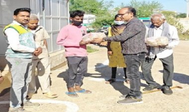 टीबी मरीजों को वितरित किया फूड बास्केट