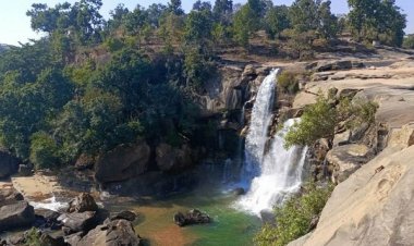 प्राकृतिक सौंदर्य व धार्मिक आस्था का अनूठा संगम है अमृतधारा जलप्रपात