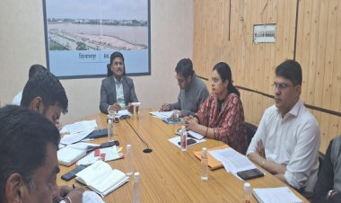 कलेक्टर ने की धान खरीदी की प्रगति की समीक्षा