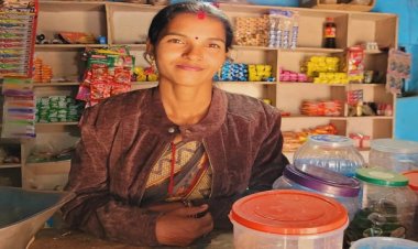 महिला स्व सहायता समूह से जुड़कर कार्य कर रही है नीतू, बनी लखपति महिला