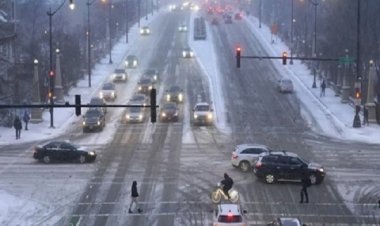 अमेरिका में भीषण हिमपात के बाद कड़ाके की ठंड