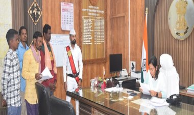 कलेक्टर ने सुनी ग्रामीणों की गुहार, शीघ्र निराकरण करने का दिलाया भरोसा