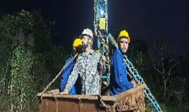 इस राज्य में फंसे खनिकों को बचाने भारतीय नौसेना की टीम डटी