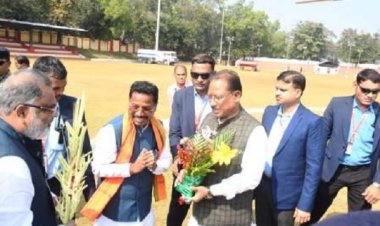 मुख्यमंत्री साय का जनप्रतिनिधियों व अधिकारियों ने किया आत्मीय स्वागत