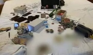 11 जुआरी गिरफ्तार, 4 लाख कैश जब्त