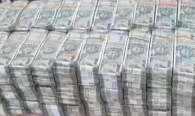 कार की डिक्की से मिले 1 करोड़ कैश