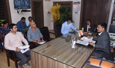 अस्पतालों की बुनियादी सुविधाओं के निर्माण में विलंब से कलेक्टर नाराज