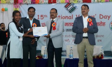 लोकतंत्र की मजबूती के लिए मत के मूल्य के प्रति जागरूकता आवश्यक : कलेक्टर