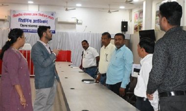 कलेक्टर ने पंचायत चुनाव के लिए नाम निर्देशन पत्र दाखिल करने क़ी कार्यवाही का लिया जायजा