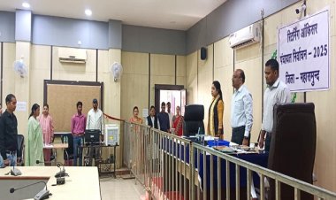 शहीद दिवस पर दो मिनट का मौन धारण कर शहीदों को दी गई श्रद्धांजलि