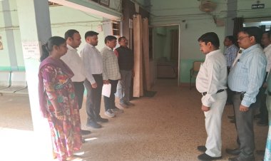 जिला पंचायत के अधिकारी-कर्मचारियों ने शहीदों को दी श्रद्धांजली