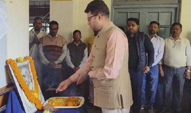 महात्मा गांधी की 77 वीं पुण्यतिथि पर कलेक्ट्रेट में दी गई श्रद्धांजलि