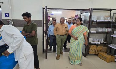 कलेक्टर ने अंबागढ़ चौकी में विभिन्न संस्थाओं का किया निरीक्षण