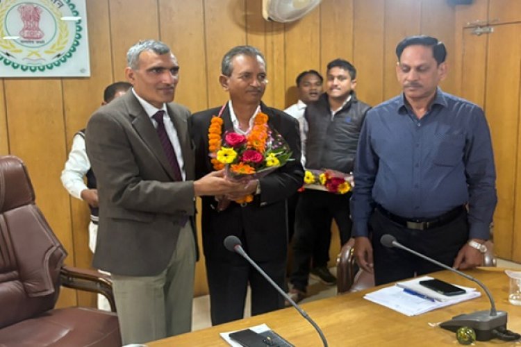 कलेक्टर रणबीर शर्मा ने उनके स्वस्थ, सुखमय और दीर्घायु जीवन की कामना की