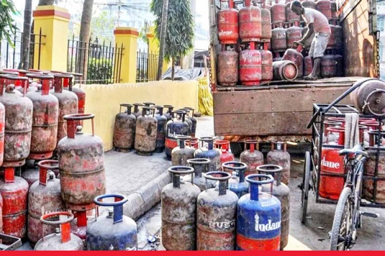 कॉमर्शियल गैस सिलेंडर सस्ते, घरेलू गैस के दाम यथावत