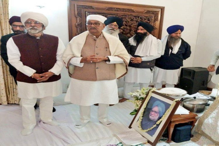 स्व डॉ. मनमोहन सिंह के निवास पहुंचकर डॉ. महंत ने दी श्रद्धांजलि