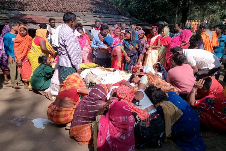 बिलखते परिजन, हर आंख में आंसू… शहीद ड्राइवर तुलेश्वर राणा का गृह गांव में अंतिम संस्कार