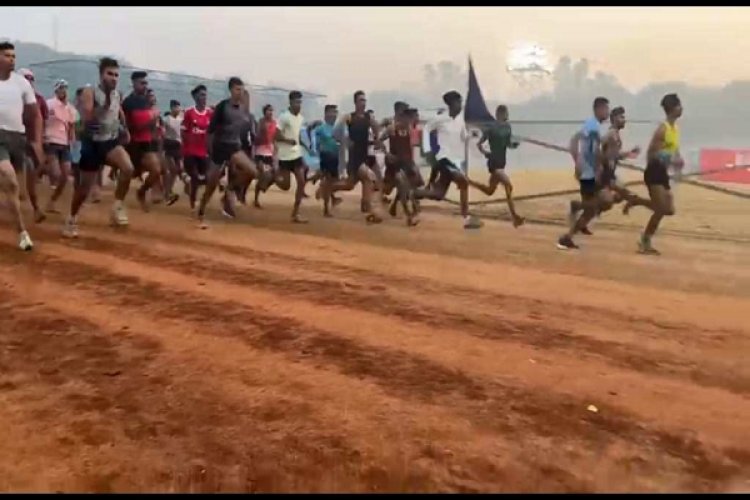 अग्निवीर सैनिक बनने के लिए युवाओं ने लगाई दौड़