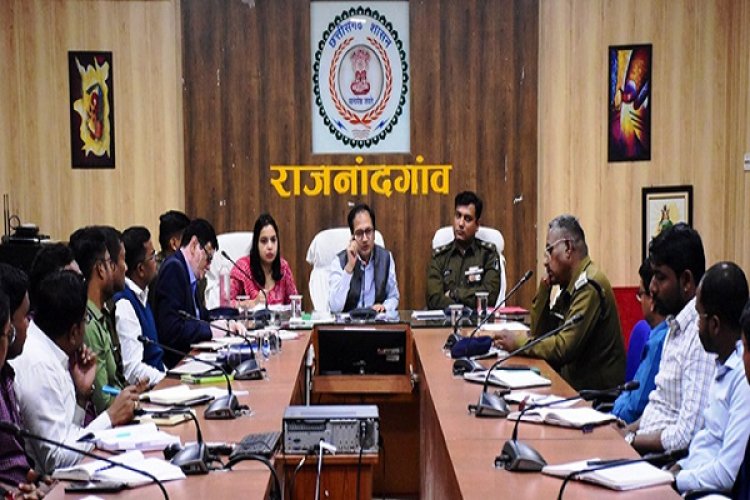 कलेक्टर ने कानून व्यवस्था के संबंध में राजस्व एवं पुलिस अधिकारियों की ली संयुक्त बैठक