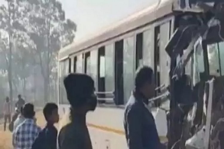 सड़क दुर्घटना में शिक्षक समेत 2 की मौत