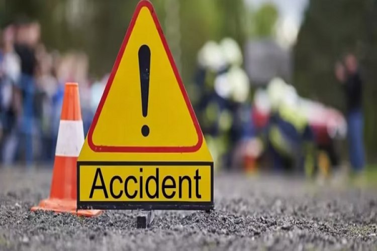 उरई में दर्दनाक सड़क हादसा: तेज रफ्तार कार पेड़ से टकराई, तीन की मौत; बारात में शामिल होने जा रहे थे लोग