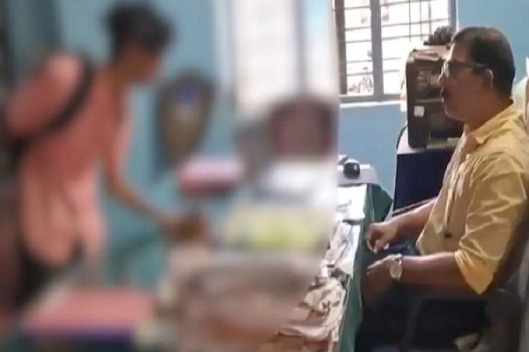 टीचर-स्टूडेंट के बीच का एक ऐसा वीडियो आया सामने, देखते ही आपको भी आ जाएगा गुस्सा