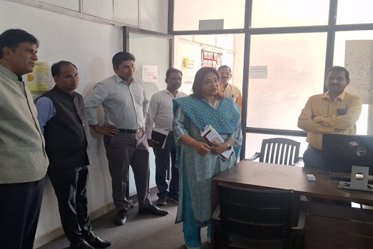 प्रभारी सचिव ने नशा मुक्ति केन्द्र का किया निरीक्षण