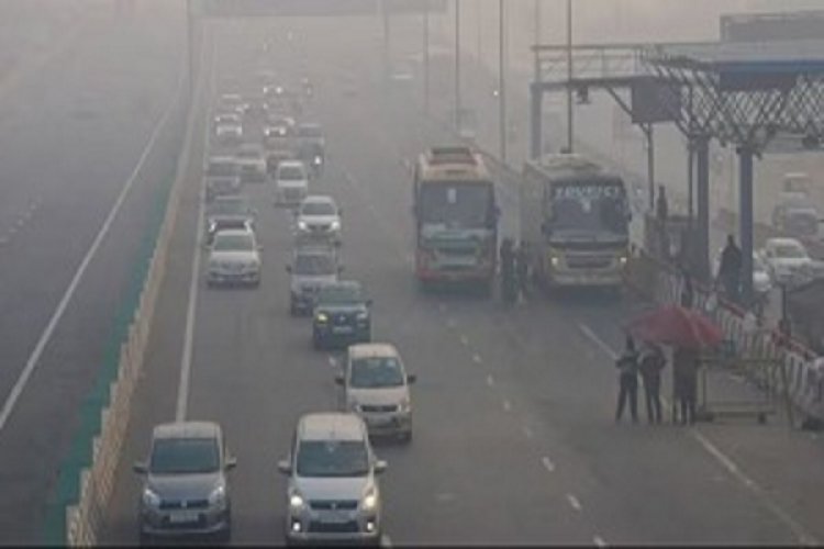 यूपी में हो रही झमाझम बारिश, दिल्ली में भी बदला मौसम