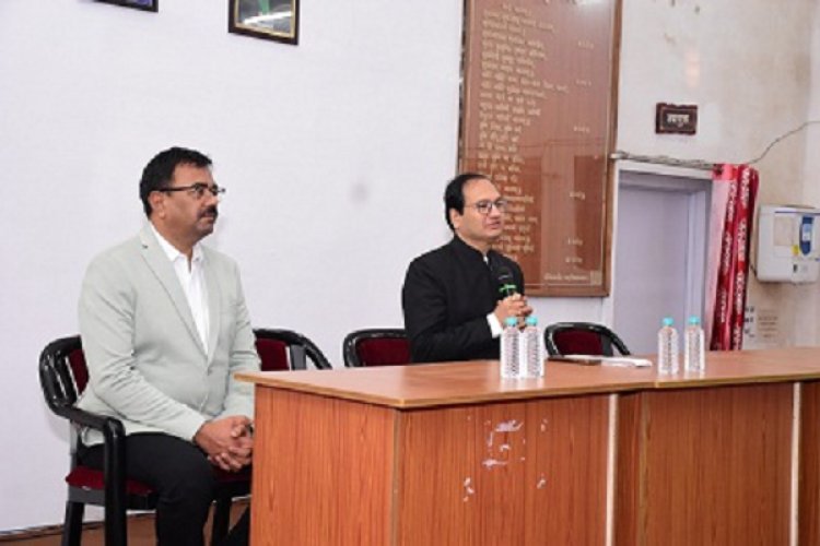 कलेक्टर ने नगर निगम में किया ध्वजारोहण