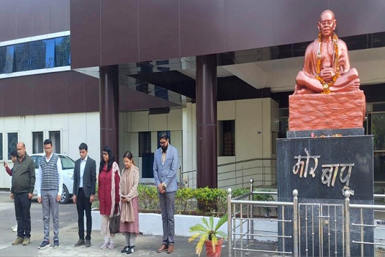 महात्मा गांधी की पुण्यतिथि पर कोरिया जिला प्रशासन ने दी श्रद्धांजलि