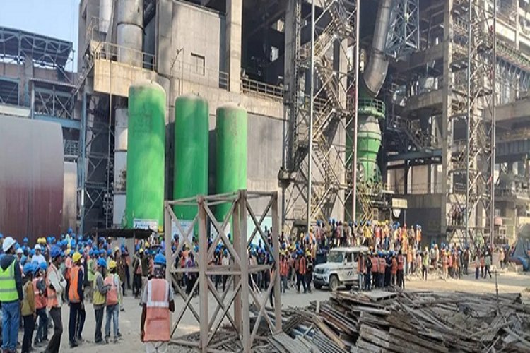सीमेंट प्लांट में हादसा: स्कैफोल्डिंग गिरने से 5 मजदूरों की मौत, कई घायल...