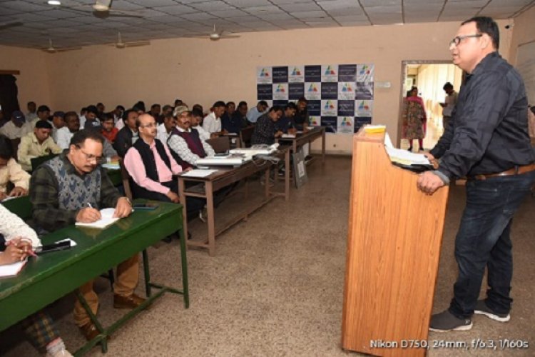 पीठासीन अधिकारी एवं मतदान अधिकारी को दिया गया प्रशिक्षण