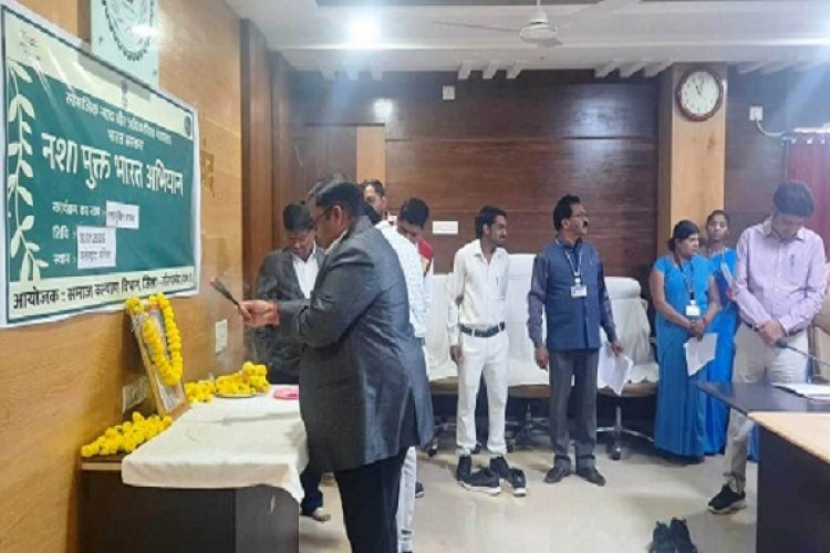 मौन धारण कर शहीदों को किया गया नमन