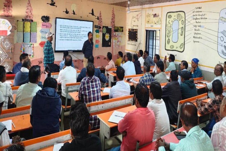 गीदम के पीठासीन-मतदान अधिकारियों को मिला प्रथम चरण का प्रशिक्षण