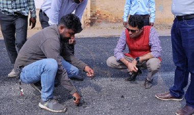 सड़क निर्माण के औचक निरीक्षण में पहुंचे कलेक्टर, मौके पर करवायी सैंपल की जांच