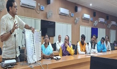 राजनैतिक दलों को प्रशिक्षण दिया गया