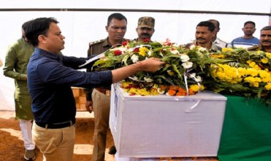 शहीद जवान वसित कुमार रावटे के पार्थिव शरीर को दी गई नम आँखों से श्रद्धांजलि
