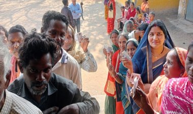 छत्तीसगढ़ नगरीय निकाय चुनाव में मतदान जारी, वोटिंग सेंटर्स पर लगी लंबी लाइन