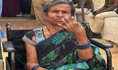 दिव्यांग उषा बाई ने किया मतदान, जागरूकता का दिया संदेश