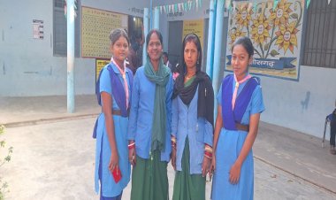 मतदाताओं का सहयोग कर रहे एनएसएस व स्काउट गाइड के कैडेट्स