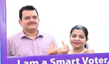 मुख्यमंत्री के सचिव ने किया मतदान