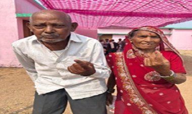 नगरीय निकाय चुनाव में 100 वर्ष की कलावती और 104 वर्ष की सकीना ने किया मतदान
