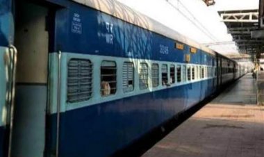 ट्रेन में सफर करते मिली नाबालिग, सवाल पूछे- तो पता चला घर से भागकर आई है